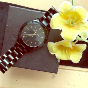 🌼Offers?!🌼MICHAEL KORS BLACK AND GOLD WATCH